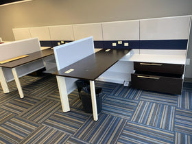 Open Plan Workstations w/ Privacy Screens (6' x 6')