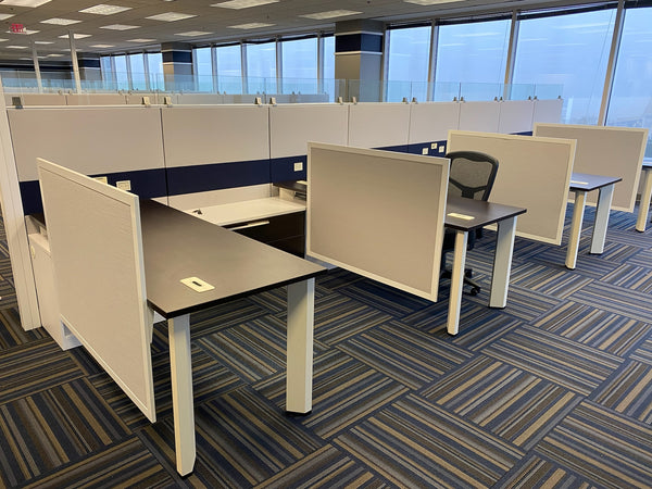 Open Plan Workstations w/ Privacy Screens (6' x 6')